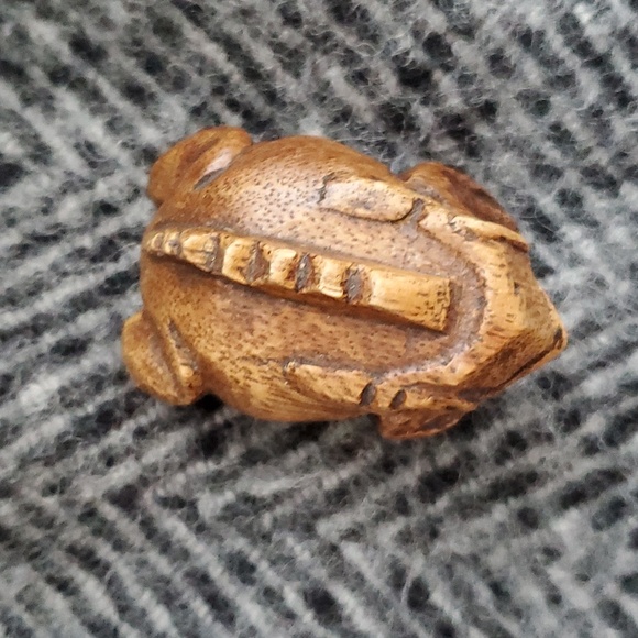 Hand Carved Wooden Brown Croaking Frog Guiro Musical Percussion Toy Figu… - Picture 5 of 6